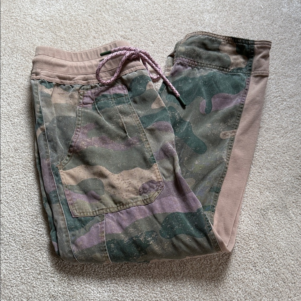 Anthropologie Pilcro Nomad Jogger Pants Camo Patchwork Size Small
